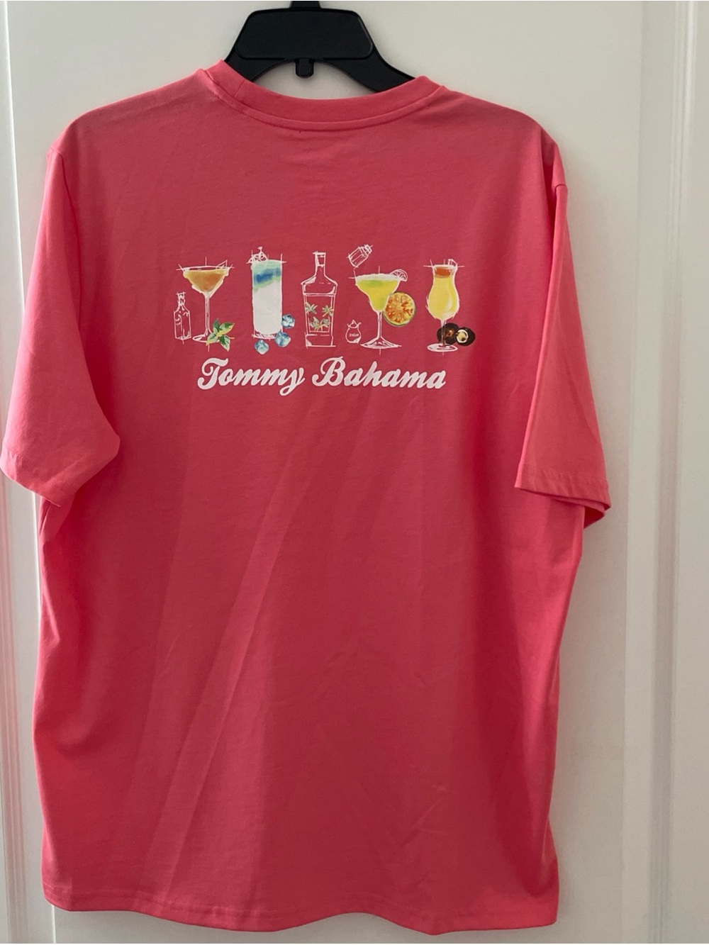 NWT Tommy Bahama Tee Shirt Men’s “Tutti Frutti” Size M Top vibrant pink hue